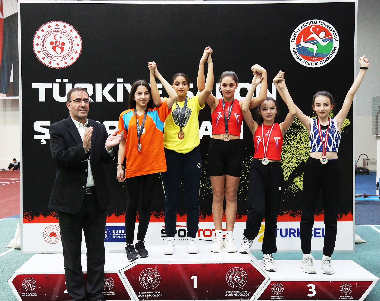 Turkcell U14 Türkiye salon atletizm Şampiyonasında ilk gün