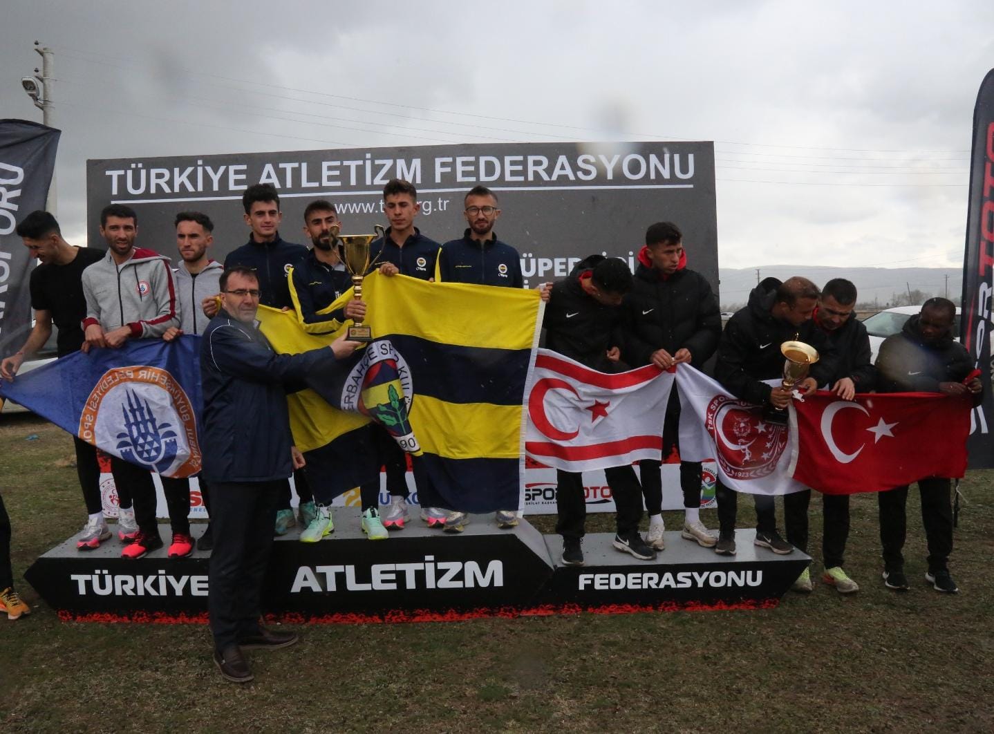 Kros Süper Liginde Erkeklerde Fenerbahçe Kadınlarda Batman Petrol Zirvede