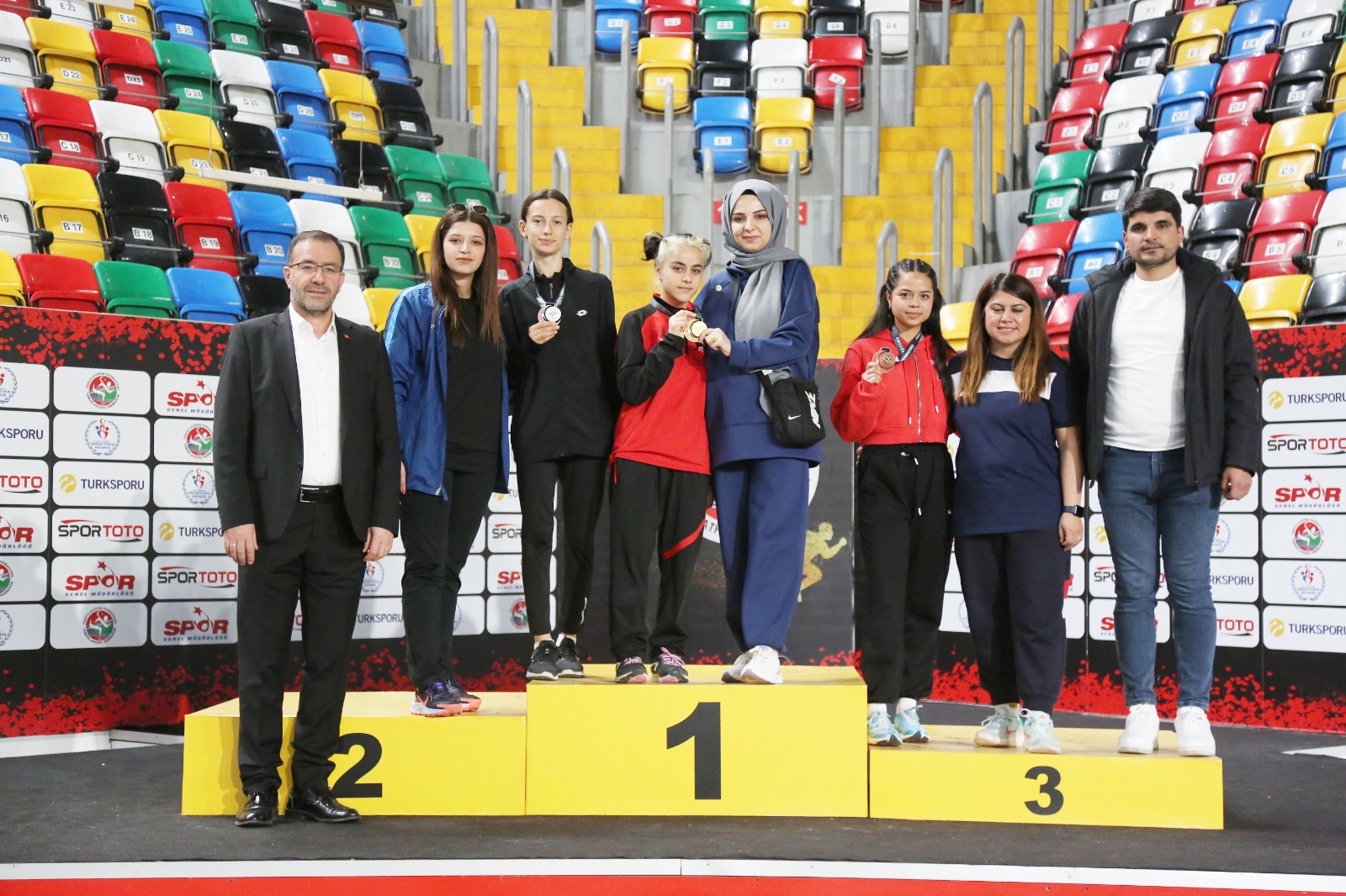 U18 Türkiye Salon Şampiyonası 1. Gün