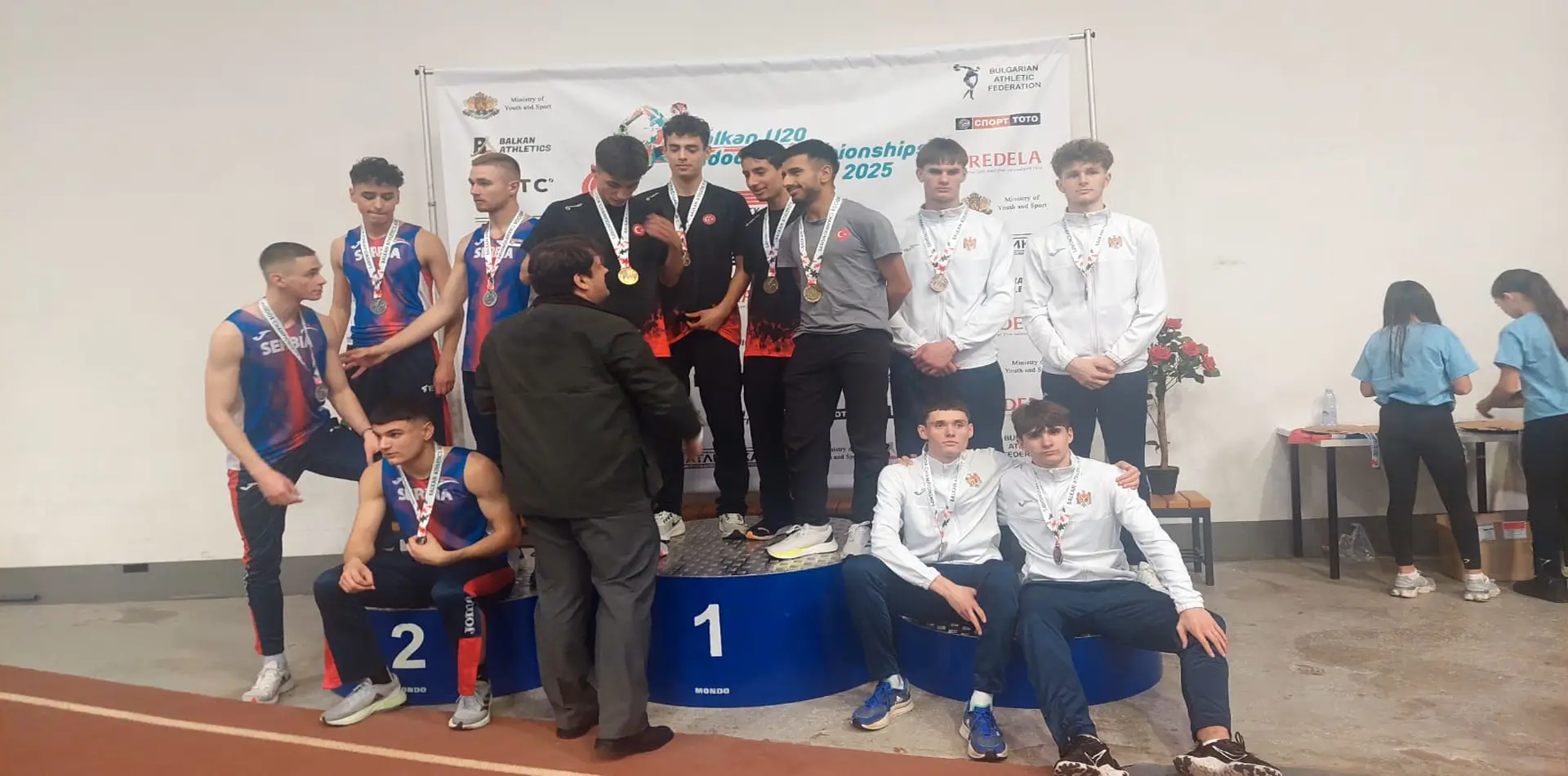 4x400 Bayrak Takımı Altın Madalya Kazandı