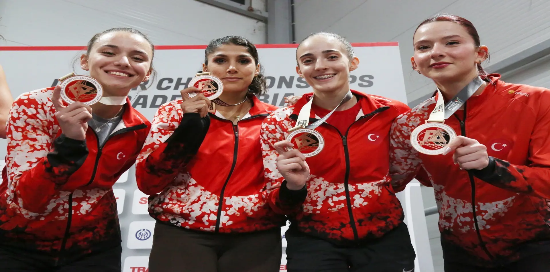 4x400 Kadın Bayrak Takımı Bronz Madalya Kazandı