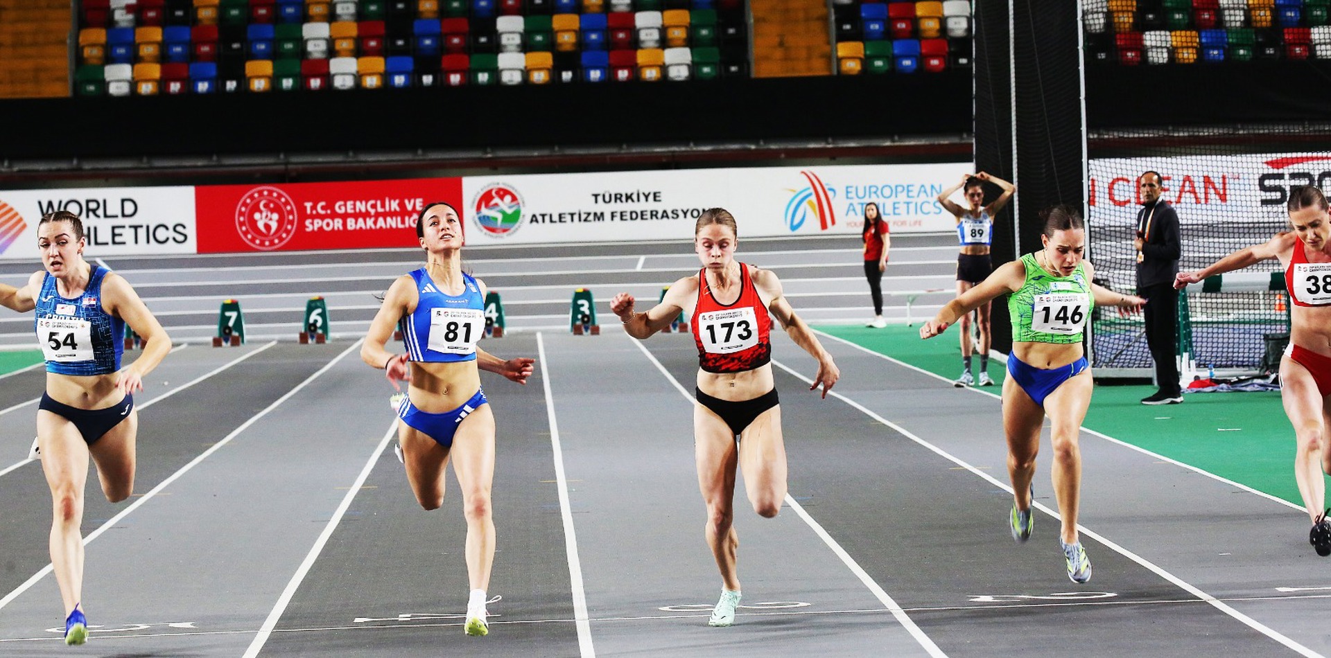 Simay Özçiftci 60m yarışında bronz madalya kazandı